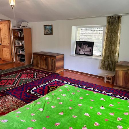 Toktogul Ghesthouse Hotel Екстериор снимка