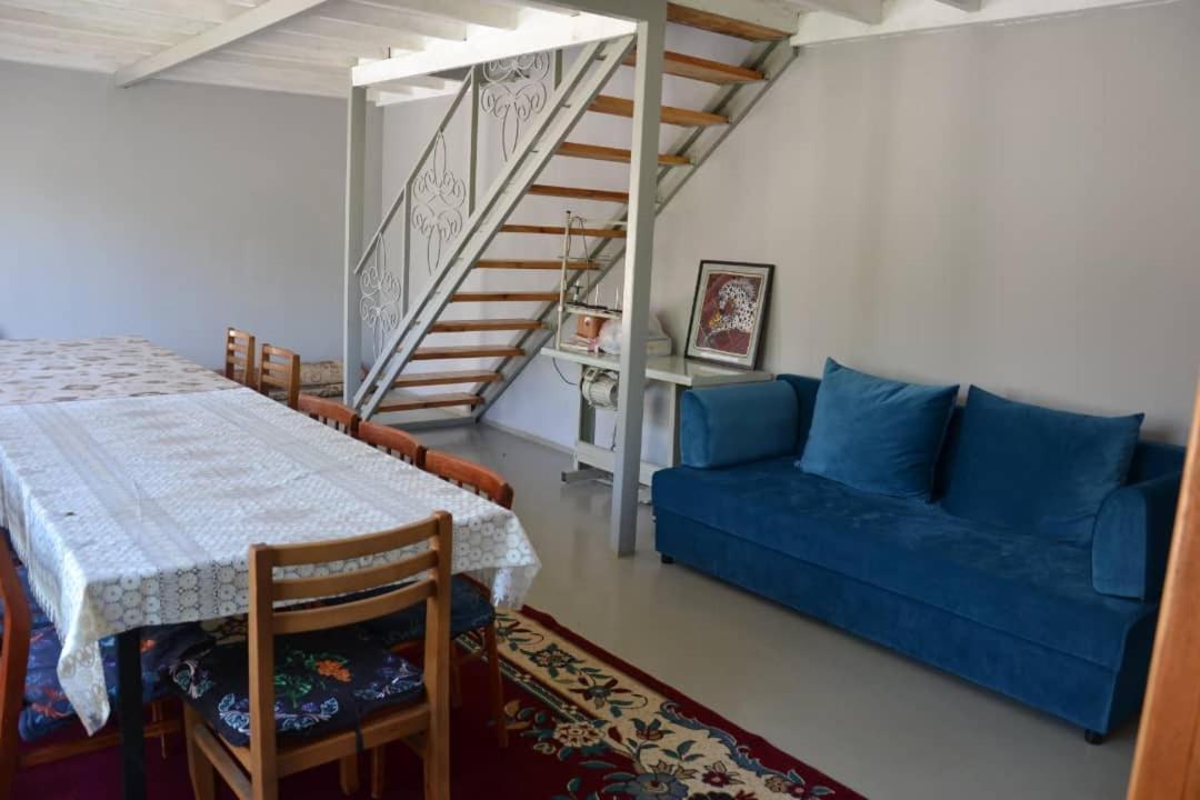 Toktogul Ghesthouse Hotel Екстериор снимка