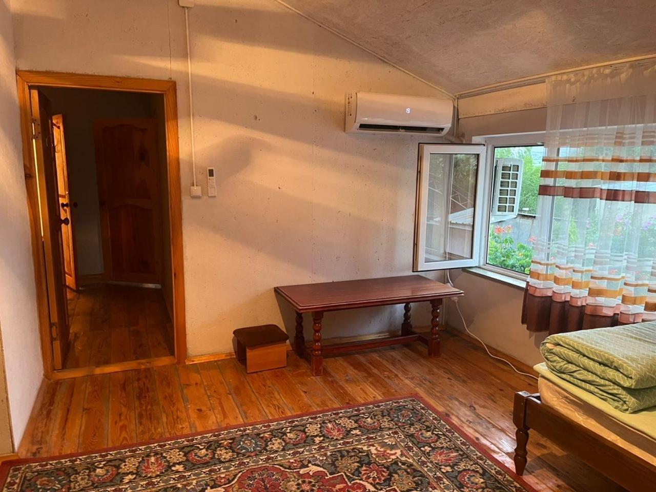 Toktogul Ghesthouse Hotel Екстериор снимка