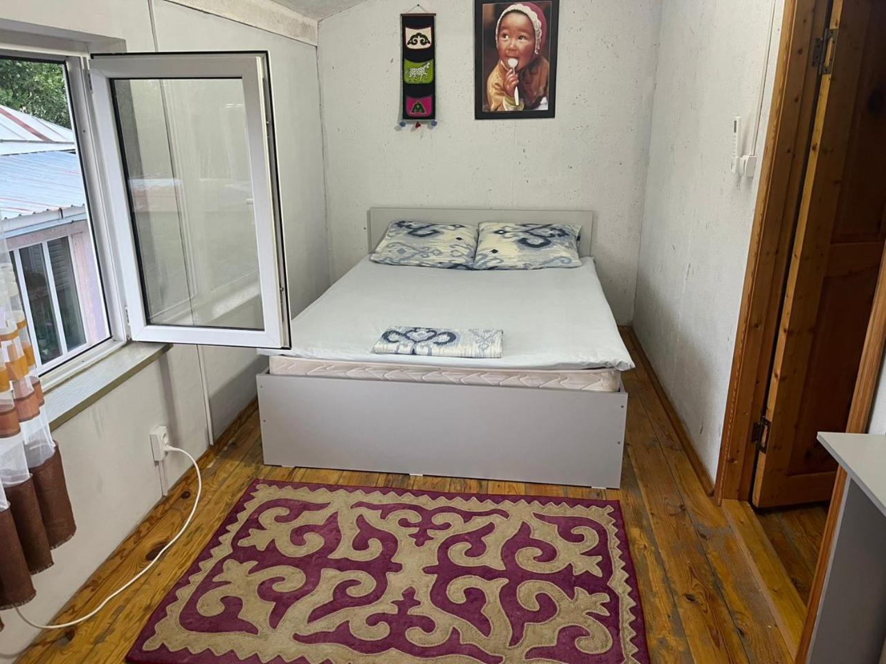 Toktogul Ghesthouse Hotel Екстериор снимка