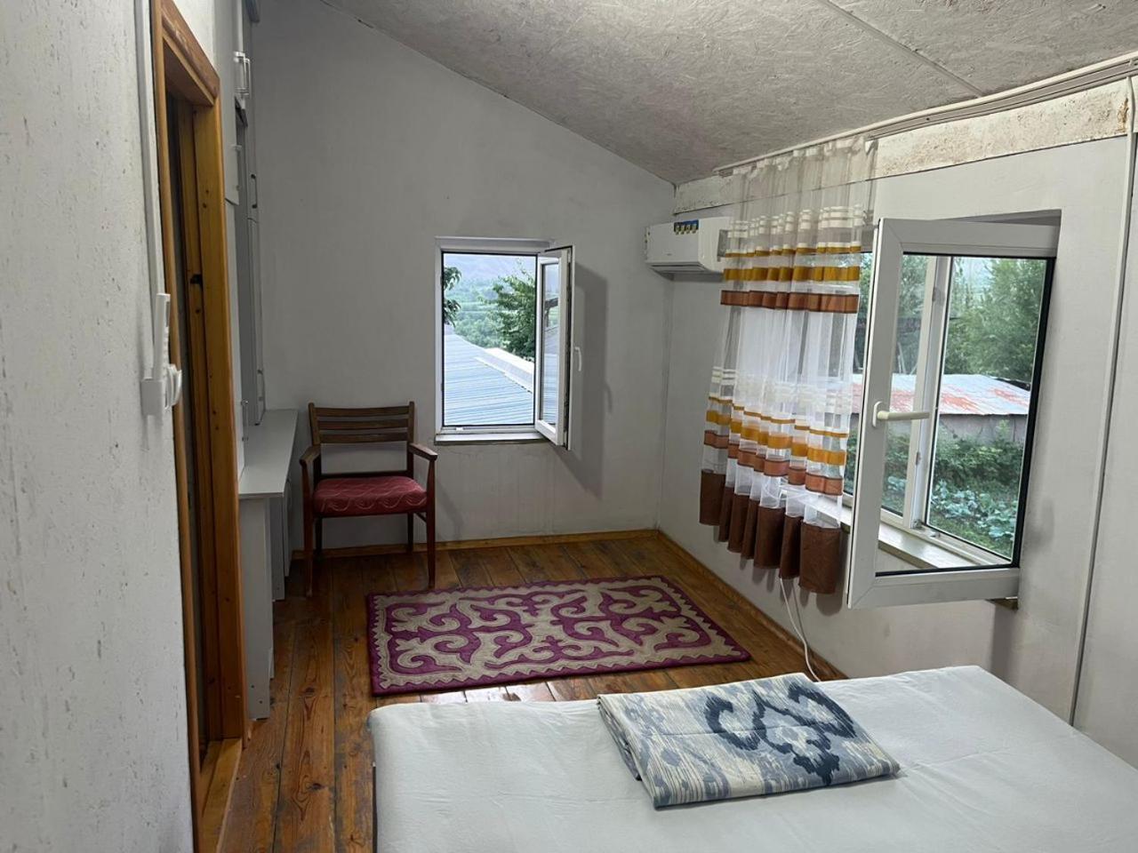 Toktogul Ghesthouse Hotel Екстериор снимка