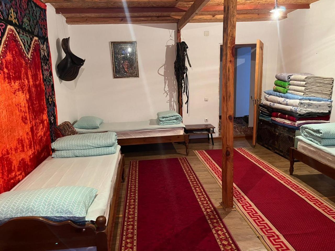 Toktogul Ghesthouse Hotel Екстериор снимка
