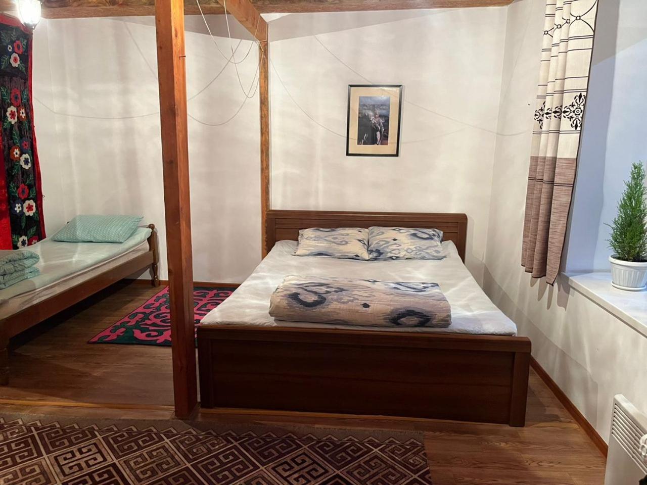 Toktogul Ghesthouse Hotel Екстериор снимка