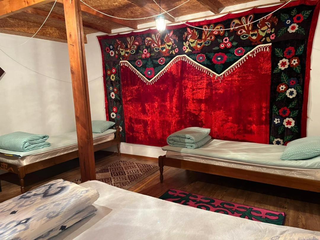Toktogul Ghesthouse Hotel Екстериор снимка