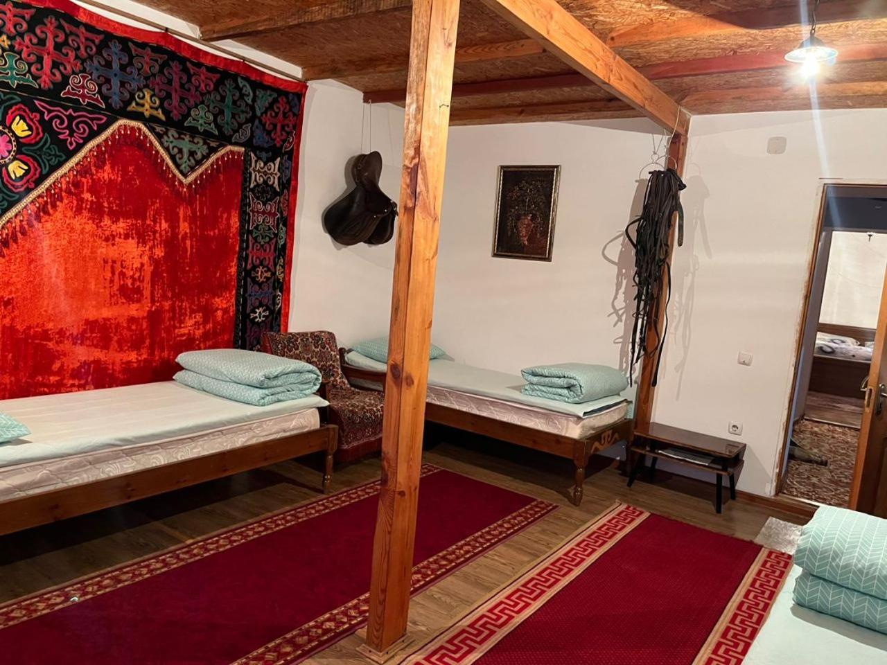 Toktogul Ghesthouse Hotel Екстериор снимка