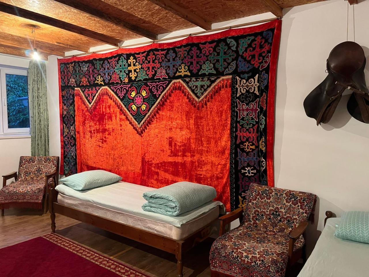 Toktogul Ghesthouse Hotel Екстериор снимка