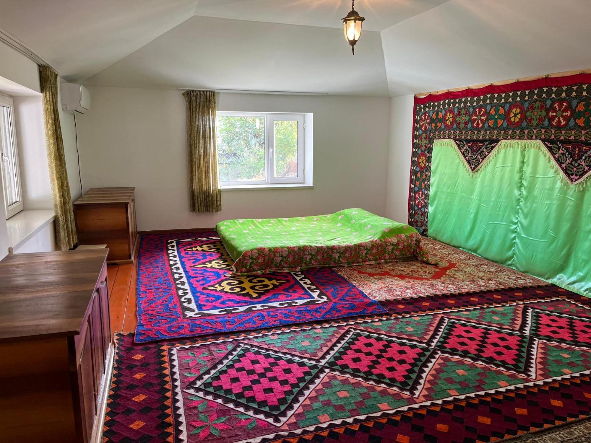 Toktogul Ghesthouse Hotel Екстериор снимка